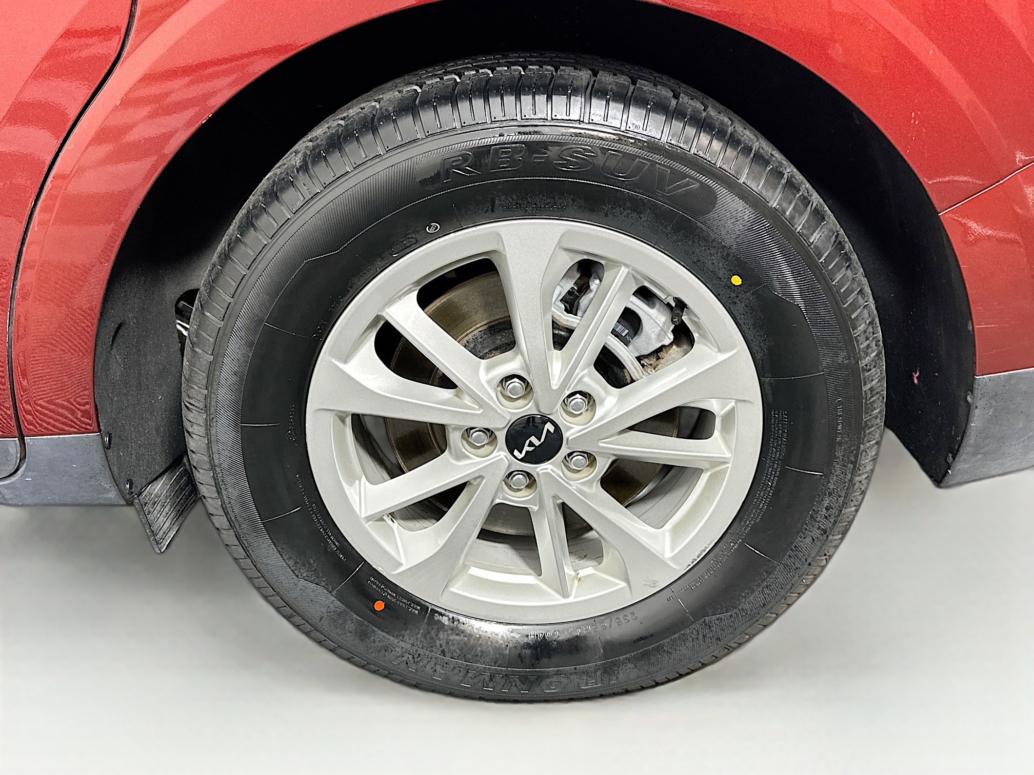 Used 2024 Kia Carnival LX image 11