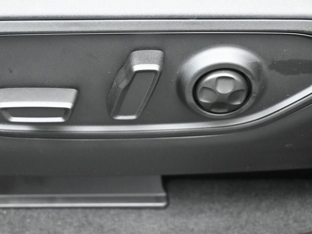 New 2025 Jeep Grand Cherokee Altitude image 18