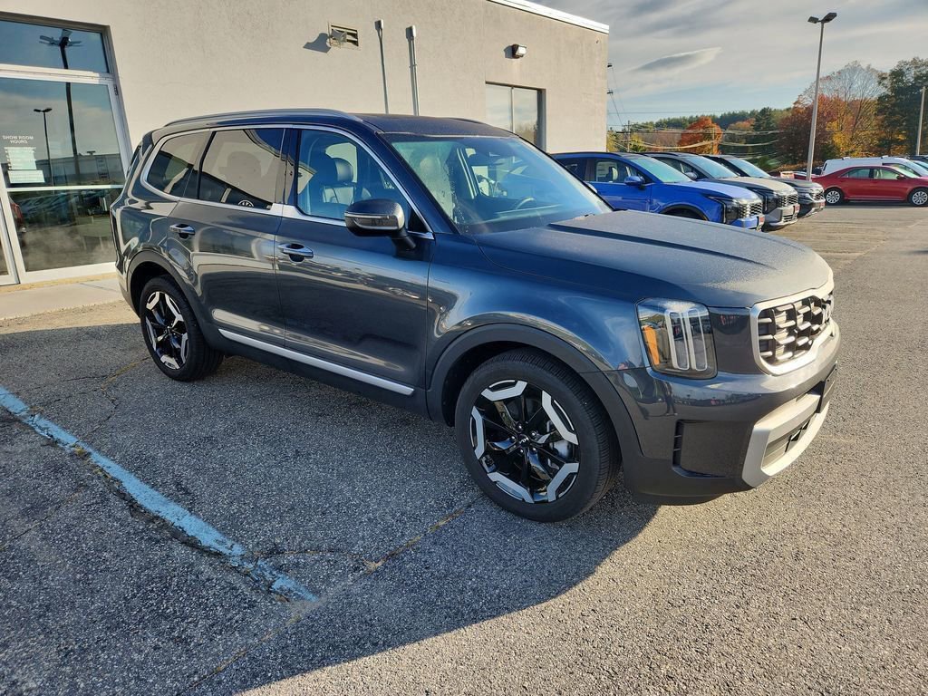 Used 2024 Kia Telluride S w/ S Sunroof Package