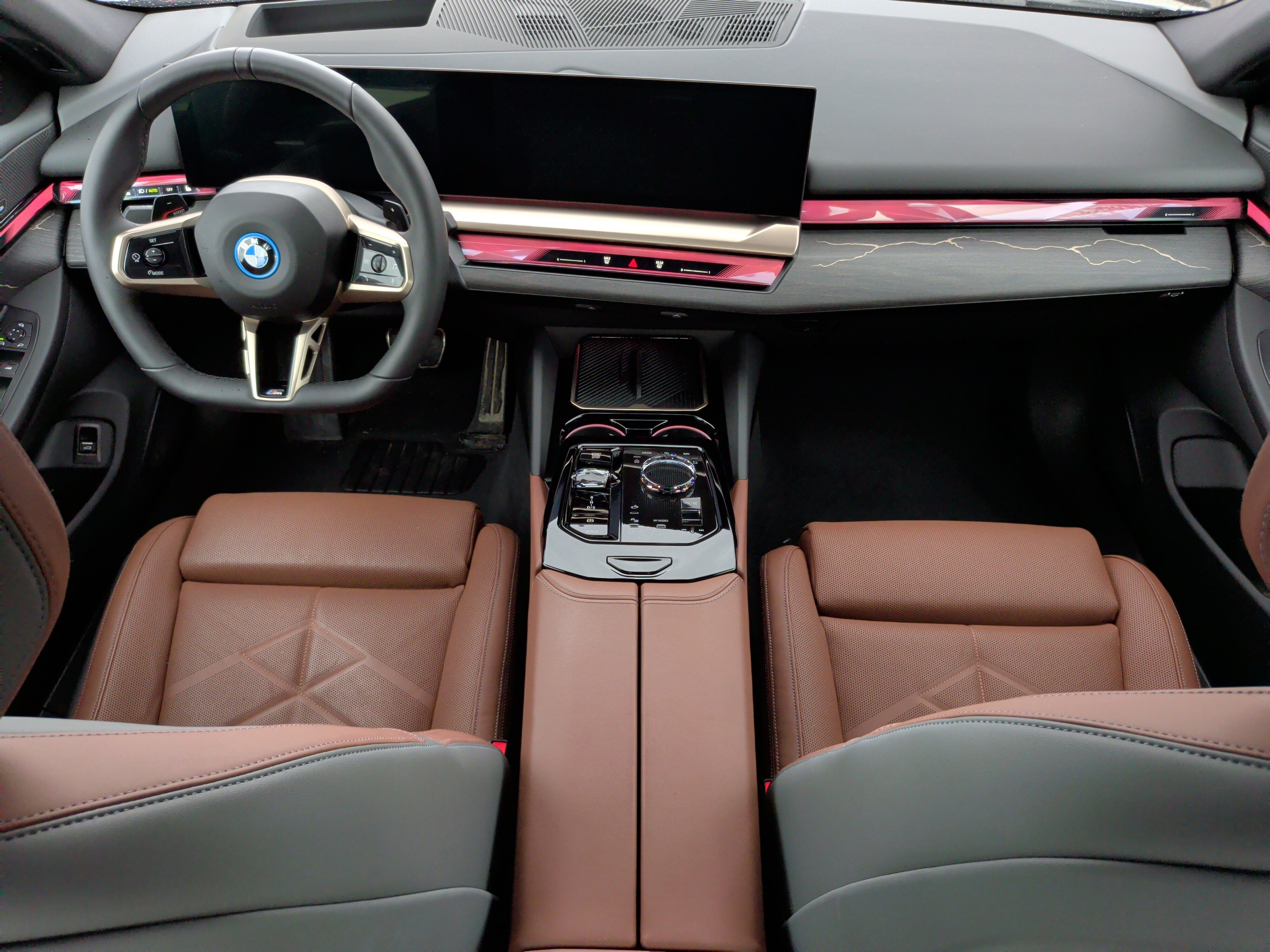 Certified 2025 BMW 550e xDrive w/ Executive Package image 33