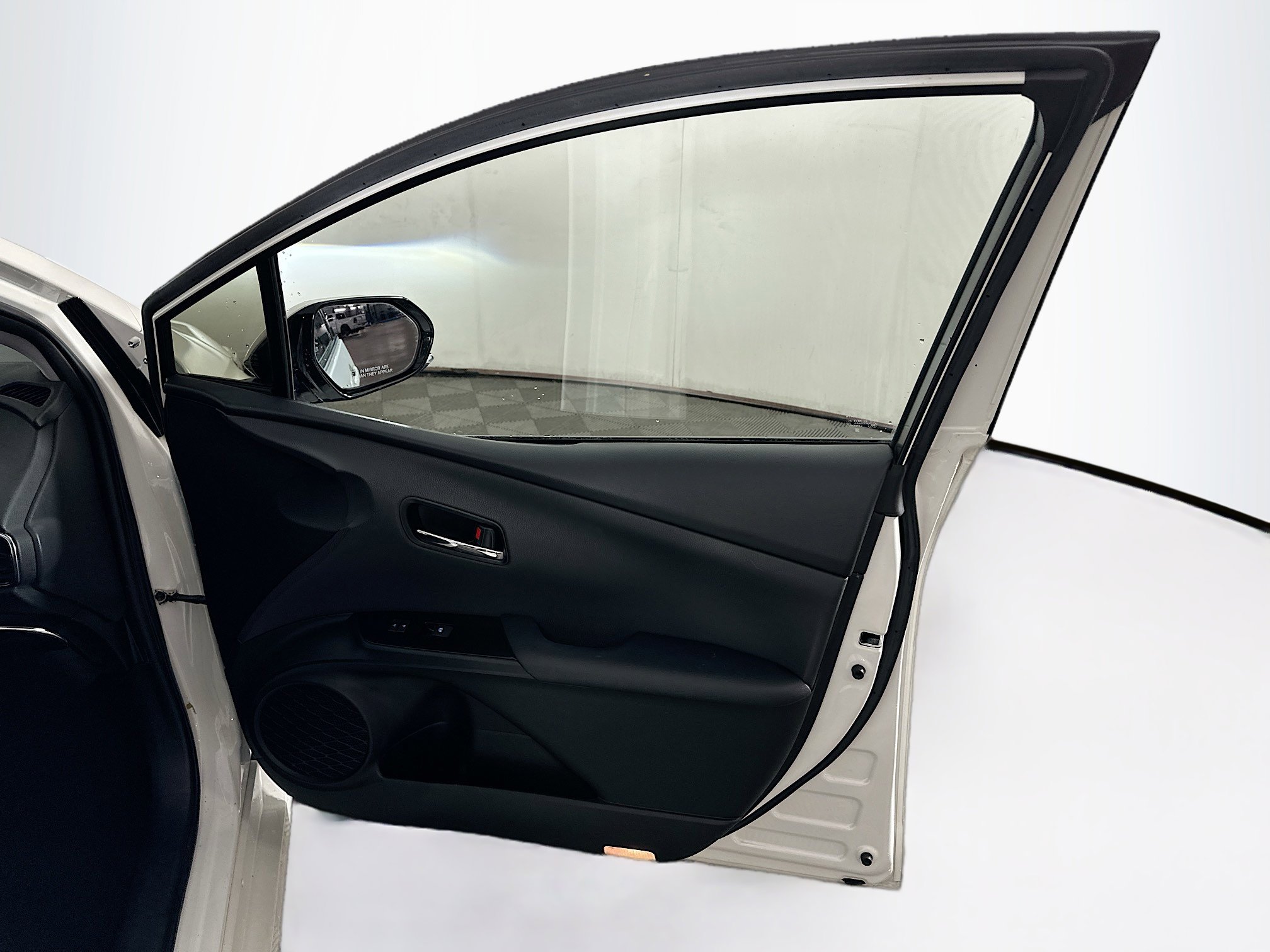 Used 2018 Toyota Prius Prime Premium FWD image 30