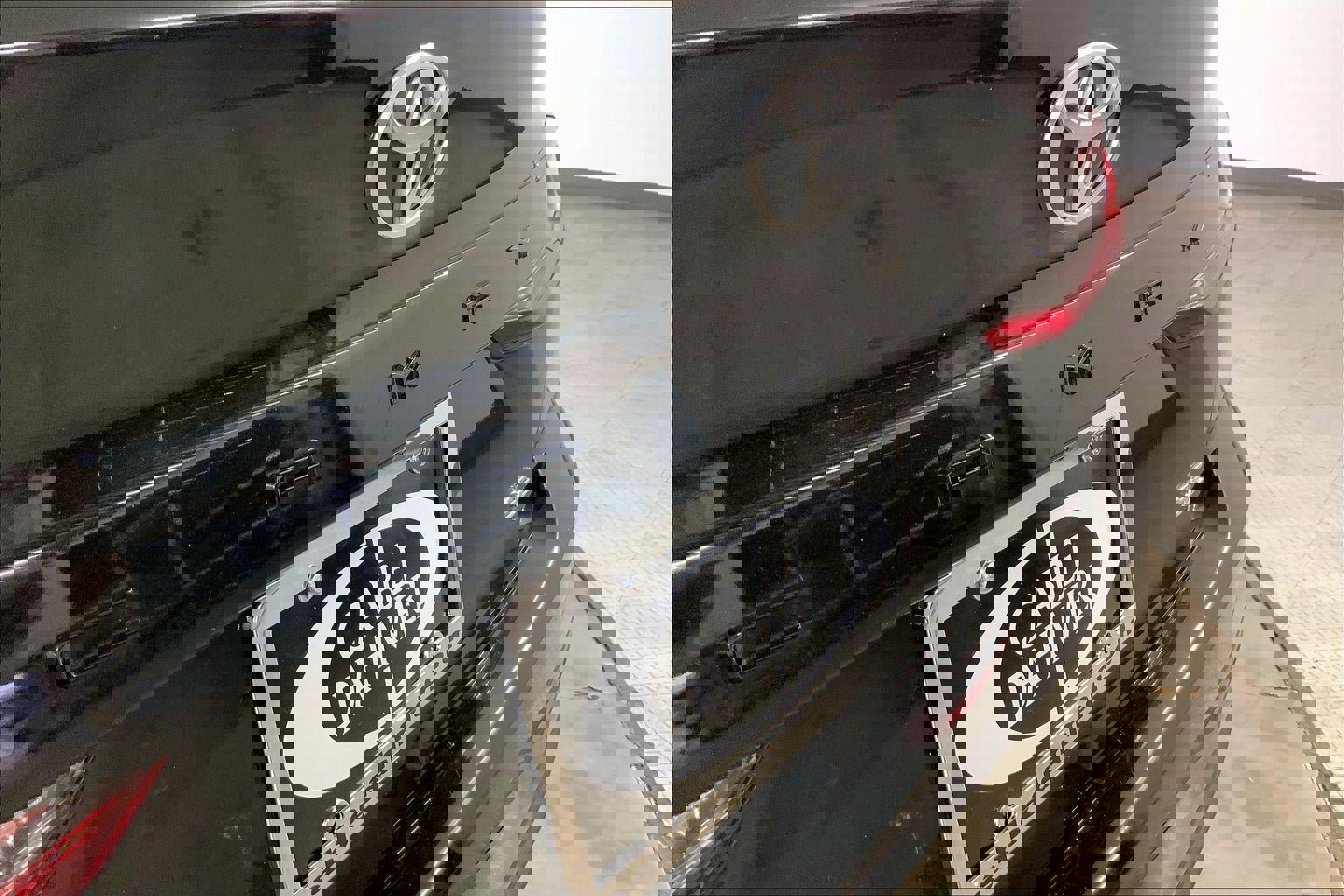 Used 2025 Toyota Camry SE image 8