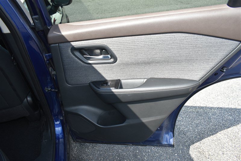 Used 2023 Nissan Rogue SV AWD/4WD image 24