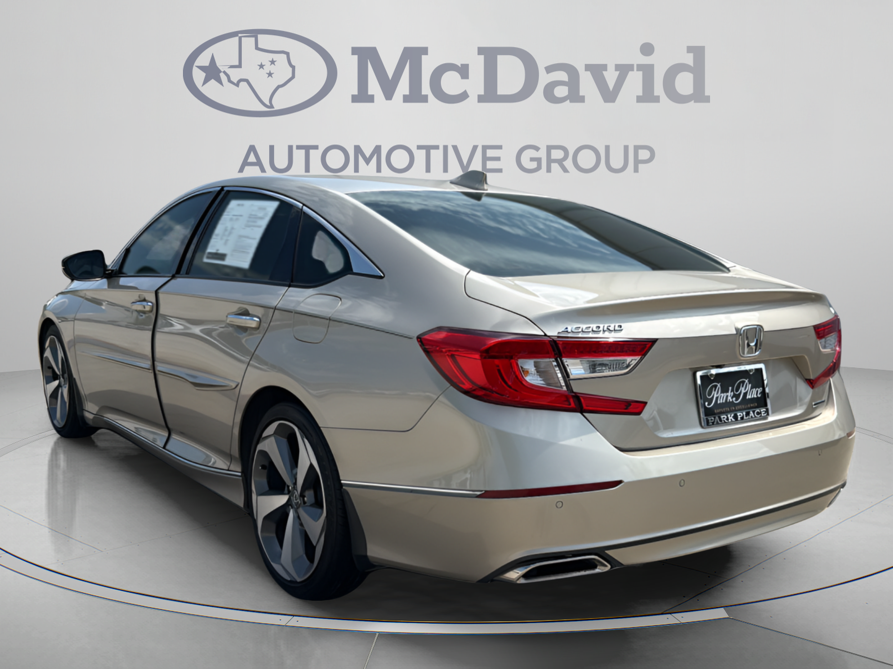 Used 2018 Honda Accord Touring image 4