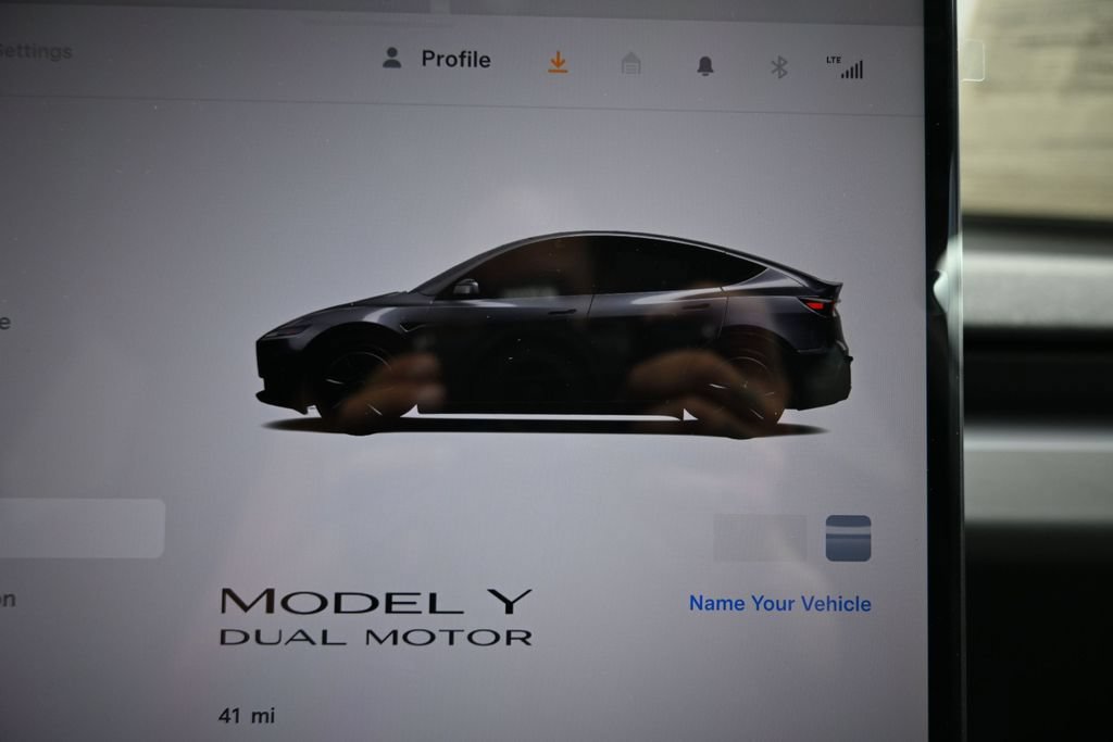 Used 2026 Tesla Model Y AWD image 18