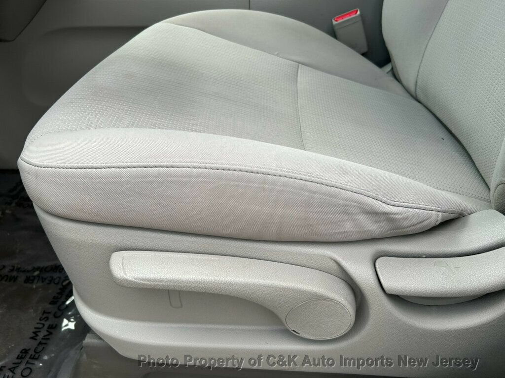Used 2019 Kia Sedona L FWD image 27