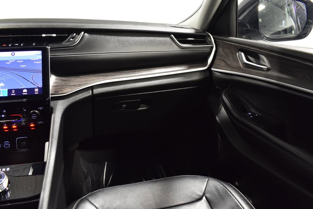 Used 2023 Jeep Grand Cherokee L Limited image 14