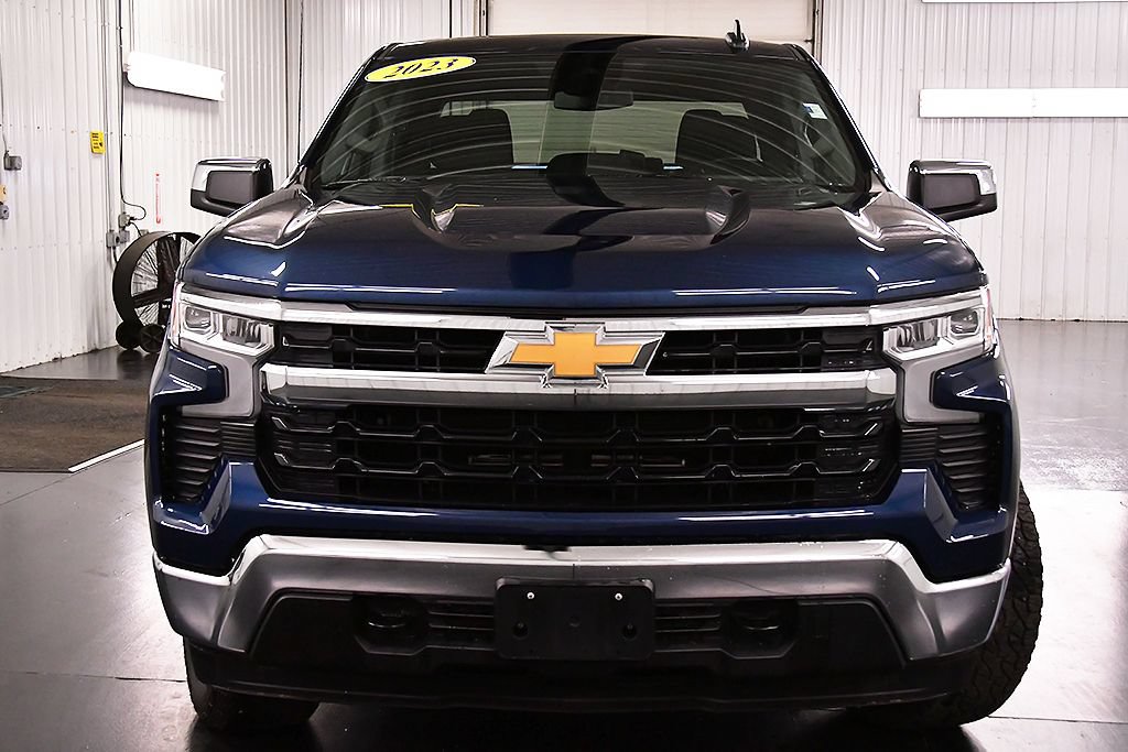 Used 2023 Chevrolet Silverado 1500 LT AWD/4WD image 2