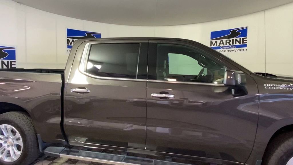 Used 2021 Chevrolet Silverado 1500 High Country w/ Technology Package AWD/4WD image 3