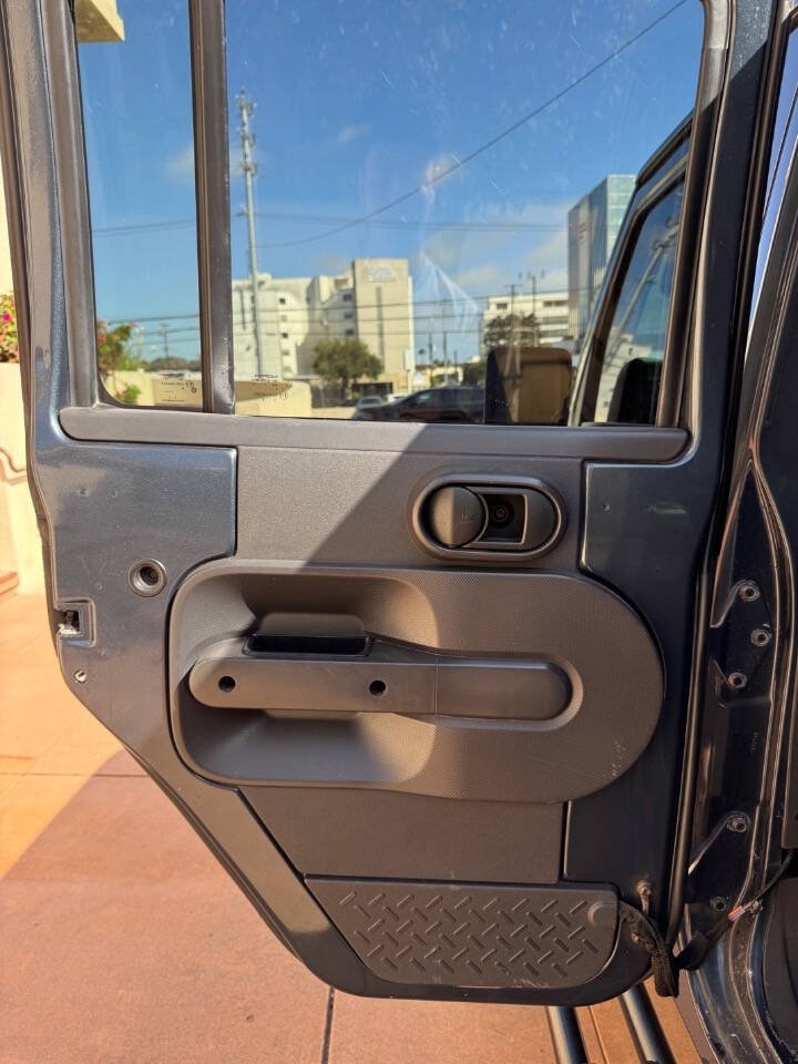 Used 2008 Jeep Wrangler Unlimited Sahara w/ Trailer Tow Group AWD/4WD image 11