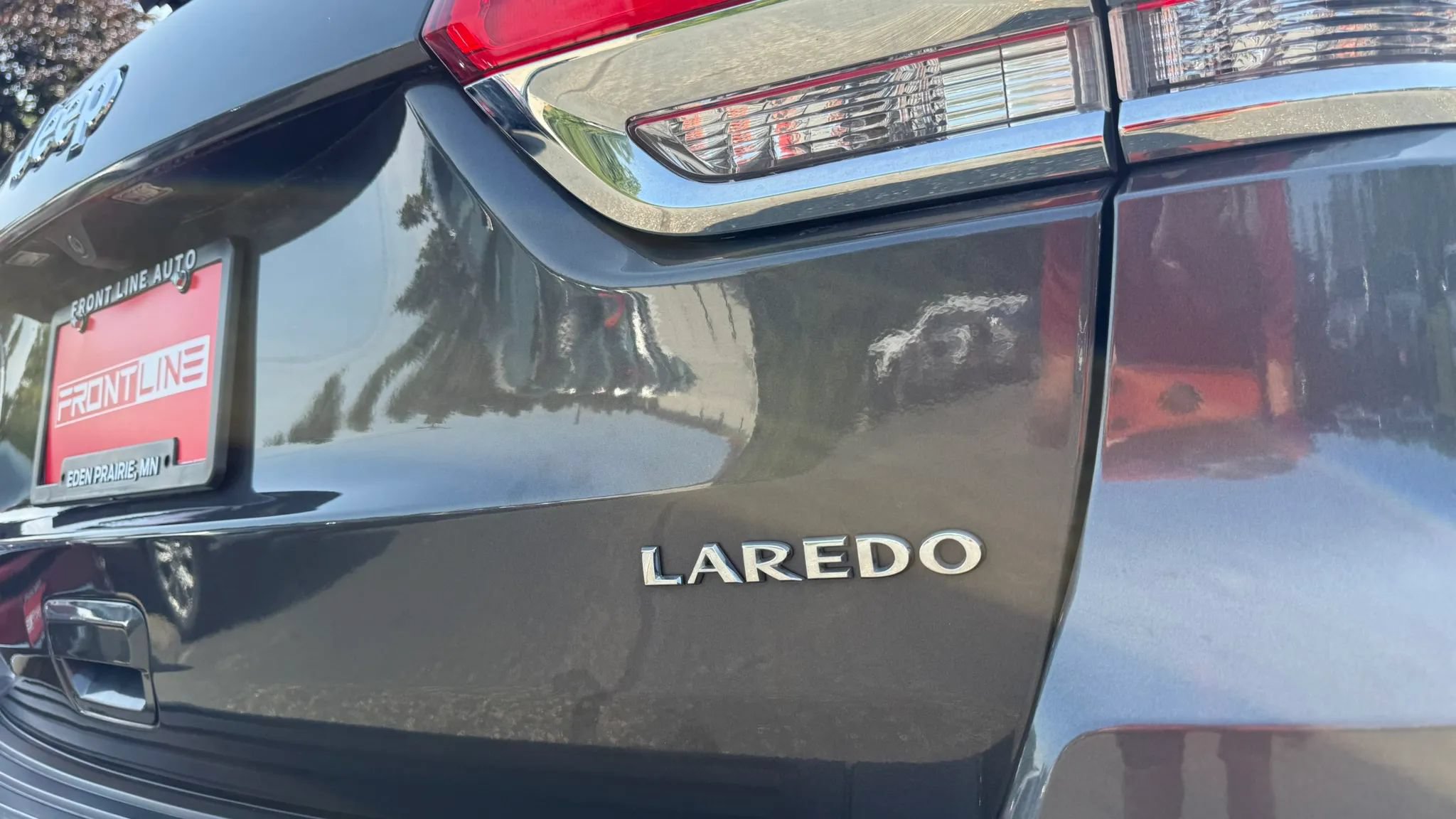 Used 2019 Jeep Grand Cherokee Laredo AWD/4WD image 37