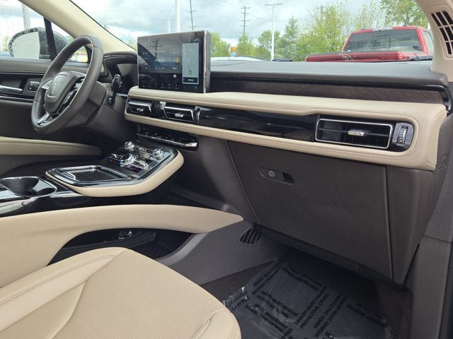 Used 2023 Lincoln Nautilus Reserve AWD/4WD image 5