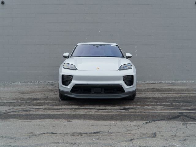 Certified 2025 Porsche Macan Electric image 10