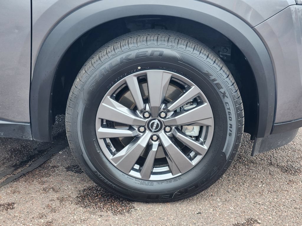 Used 2025 Nissan Pathfinder SV FWD image 30