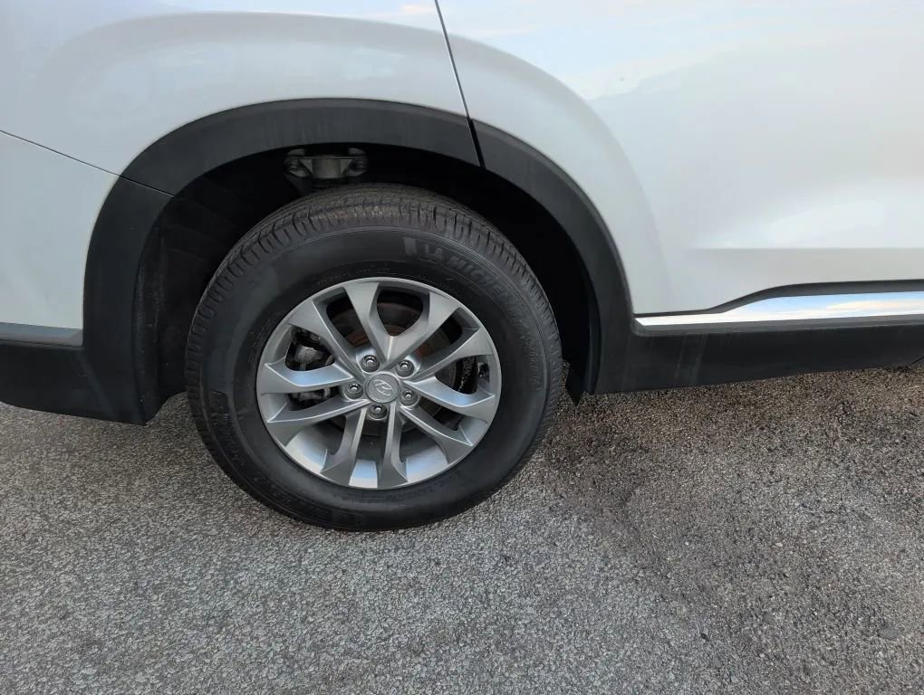 Used 2019 Hyundai Santa Fe SEL AWD/4WD image 12