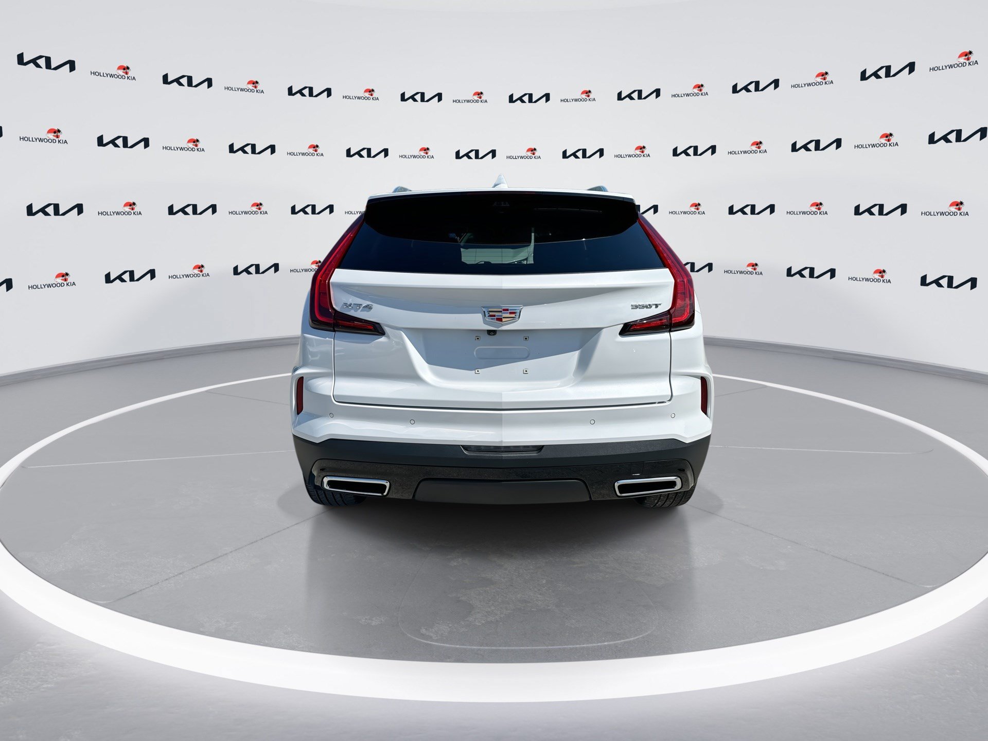 Used 2024 Cadillac XT4 Premium Luxury w/ Technology Package FWD image 7