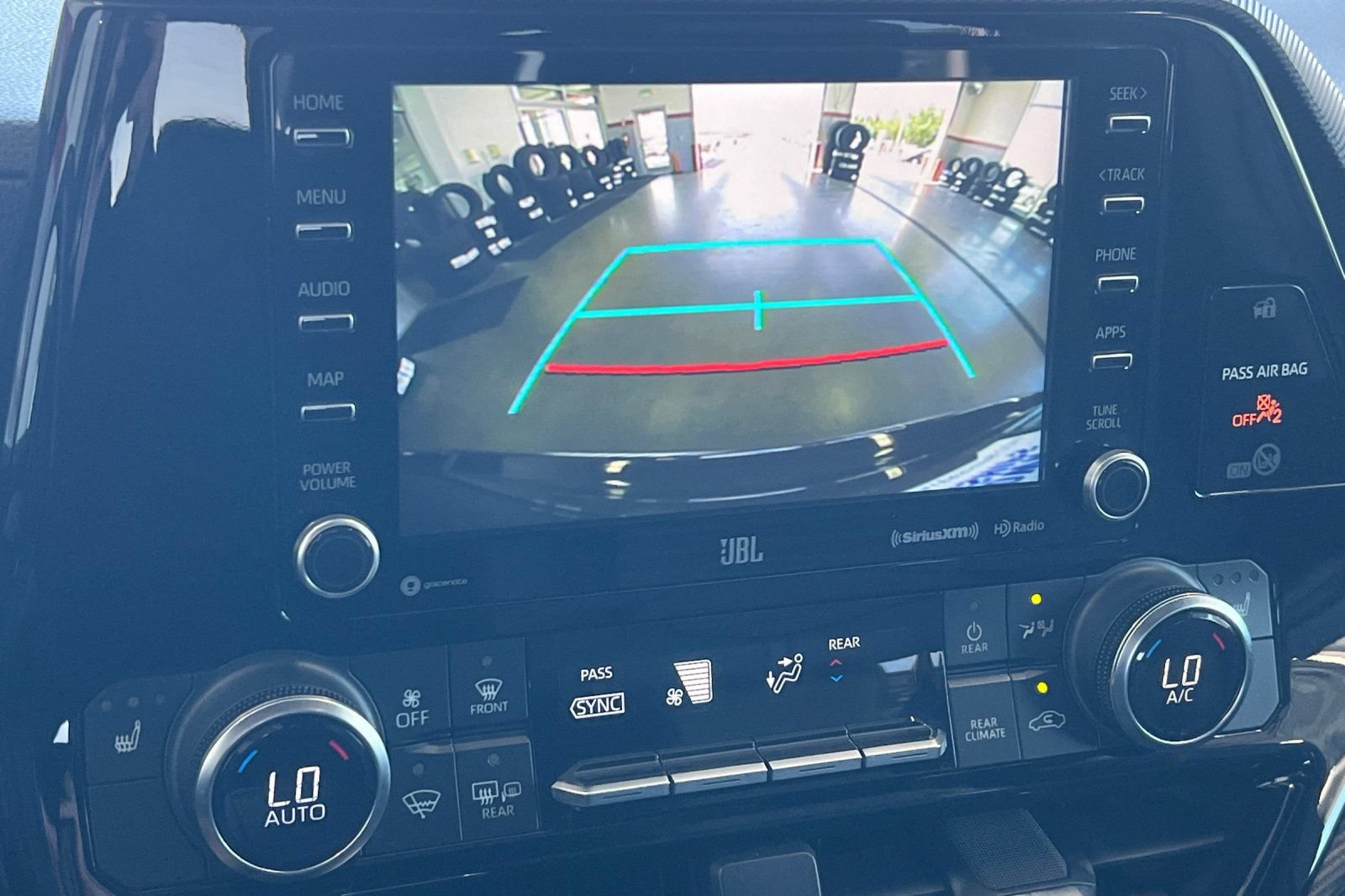 Certified 2021 Toyota Highlander XSE AWD/4WD image 17