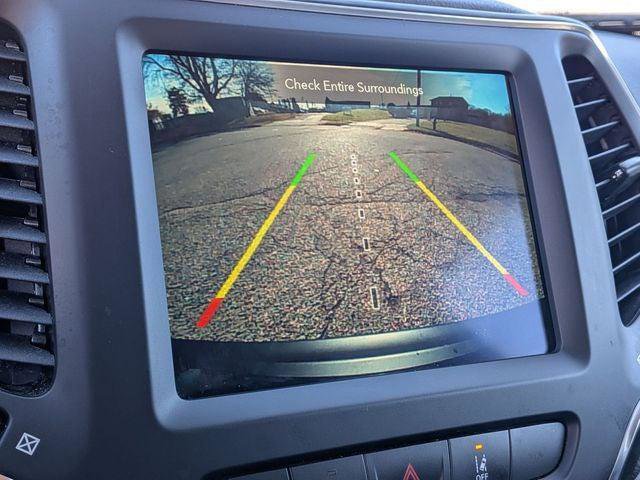 Certified 2023 Jeep Cherokee Altitude Lux image 24