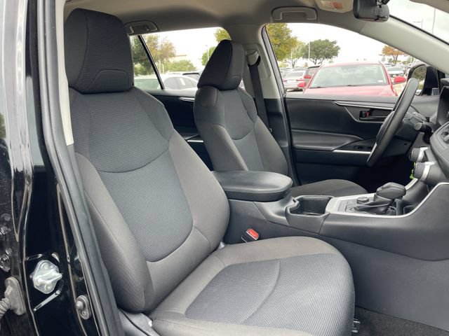 Used 2025 Toyota RAV4 LE AWD/4WD image 25