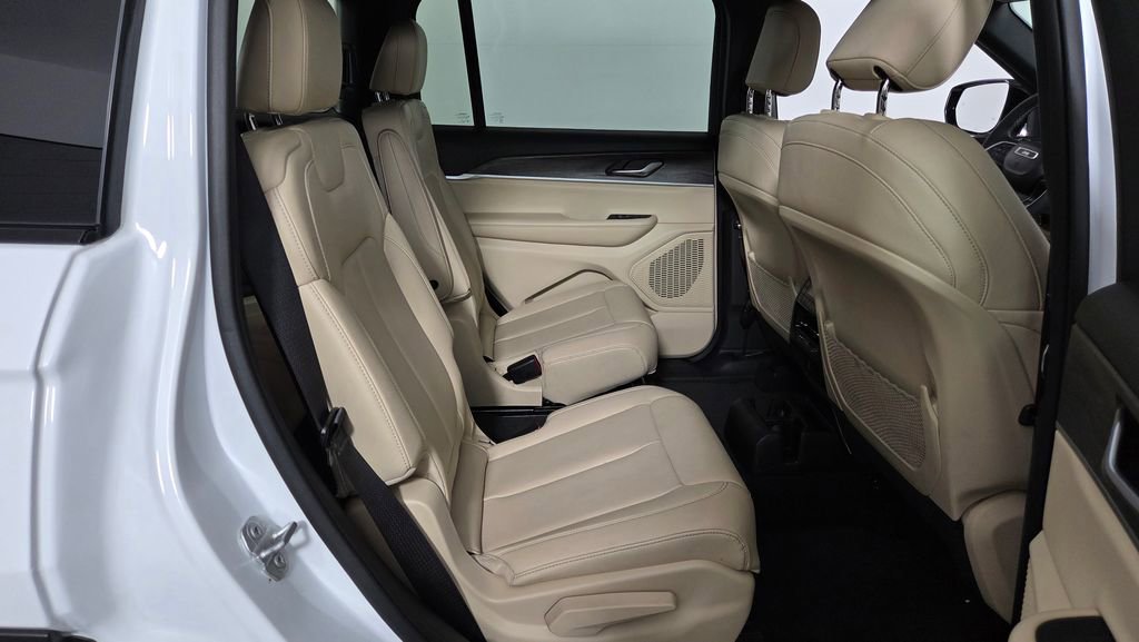 Used 2023 Jeep Grand Cherokee L Limited AWD/4WD image 42