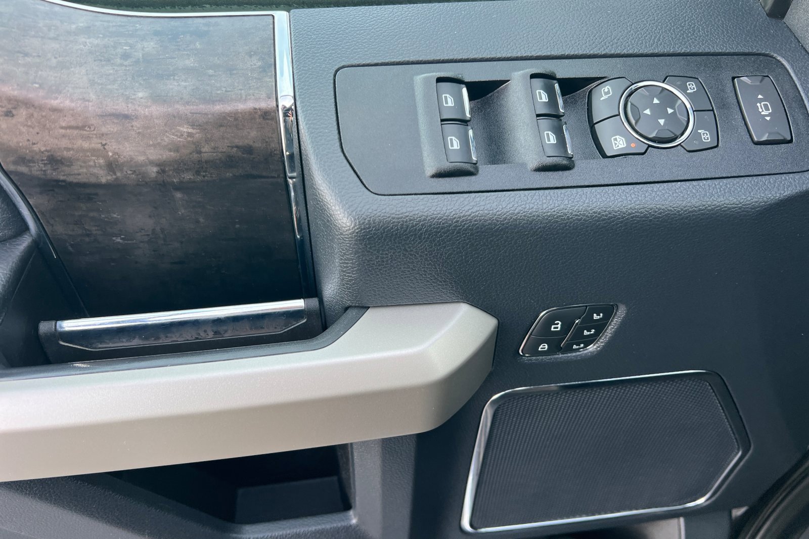 Used 2022 Ford F350 Lariat w/ Lariat Ultimate Package image 8