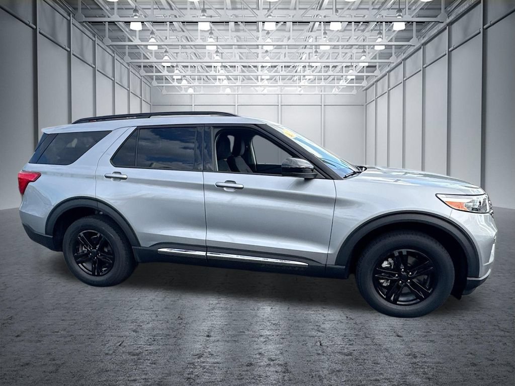 Used 2023 Ford Explorer XLT AWD/4WD image 10