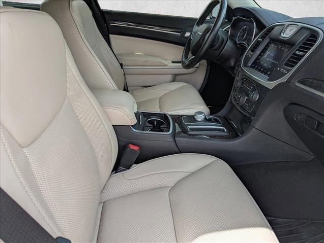 Used 2022 Chrysler 300 Touring L w/ Comfort Group image 27