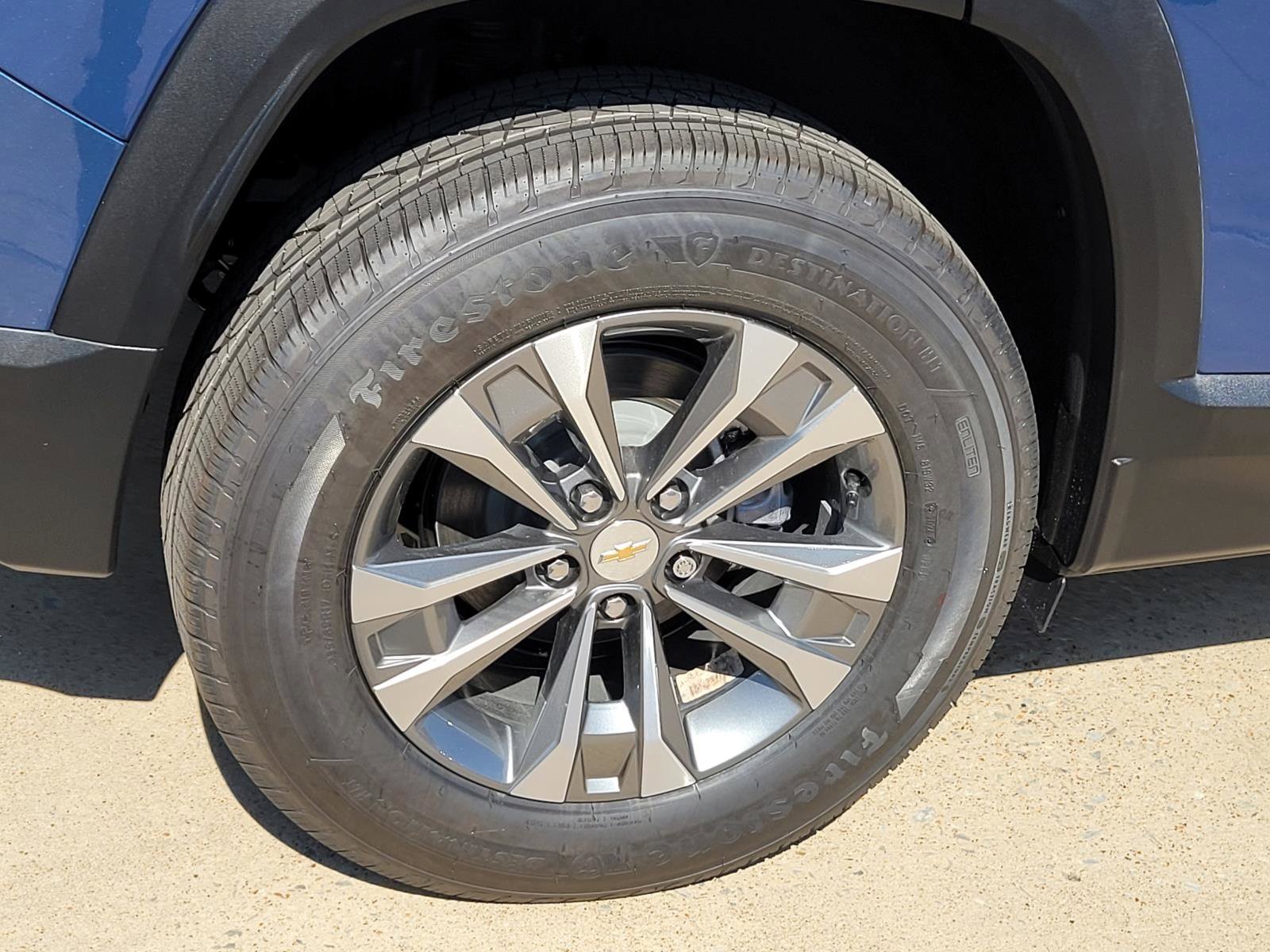 New 2027 Chevrolet Equinox LT w/ Convenience Package II FWD image 5