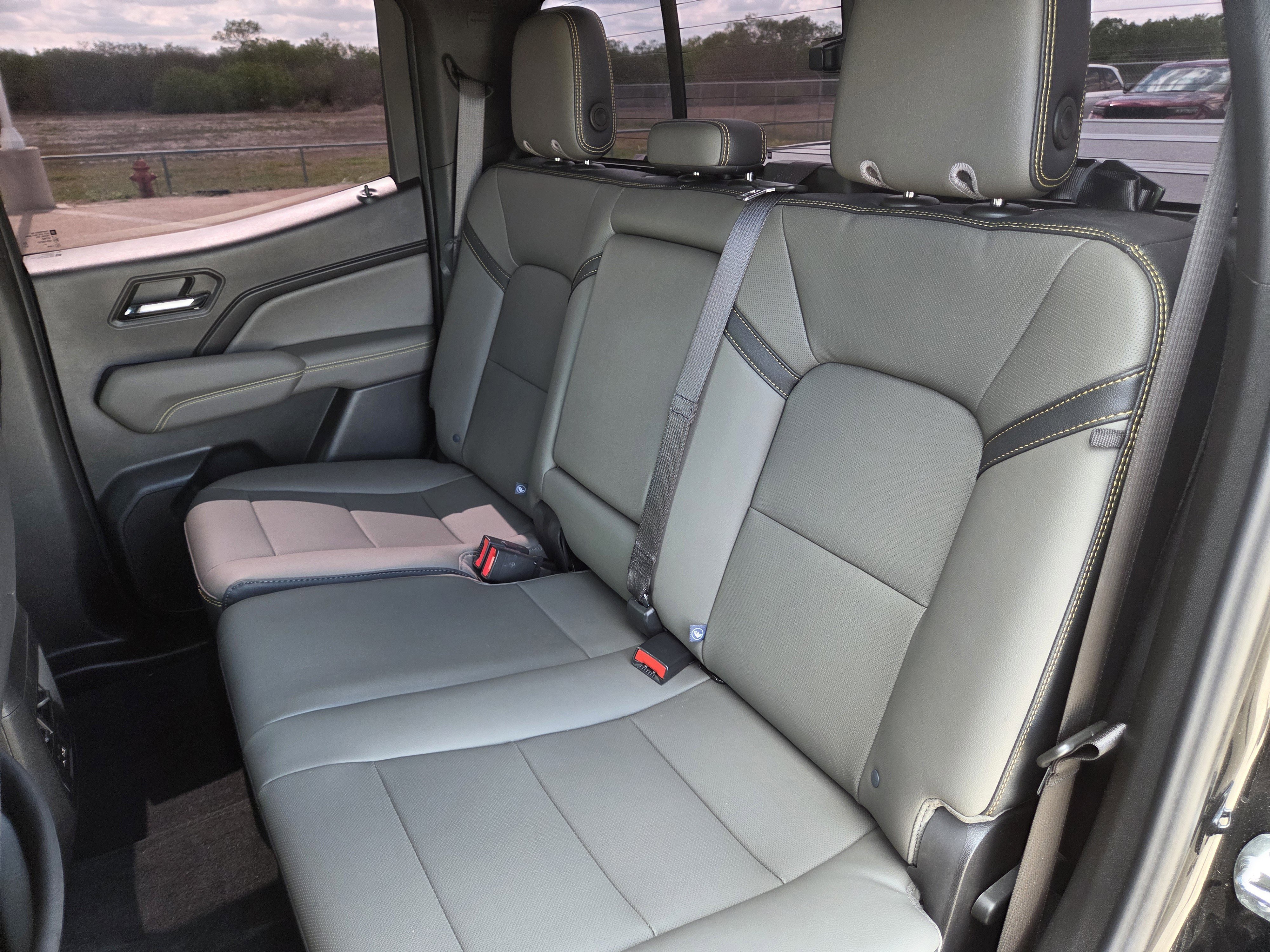 Used 2024 Chevrolet Colorado ZR2 w/ ZR2 Convenience Package III image 23