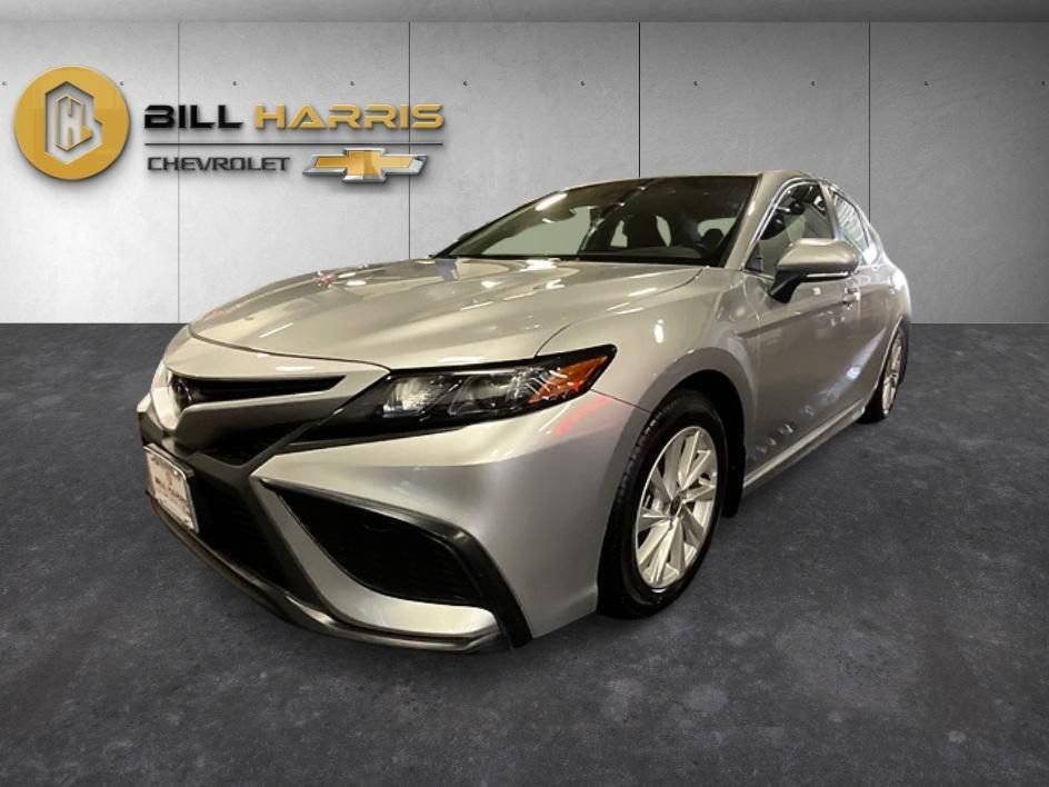 Used 2024 Toyota Camry SE FWD image 1
