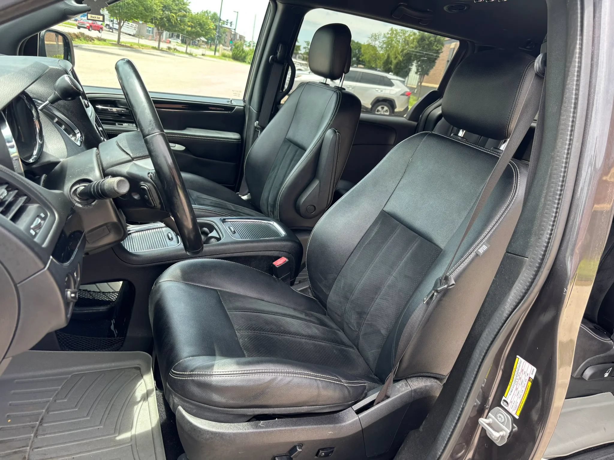 Used 2018 Dodge Grand Caravan SXT w/ Blacktop Package FWD image 20