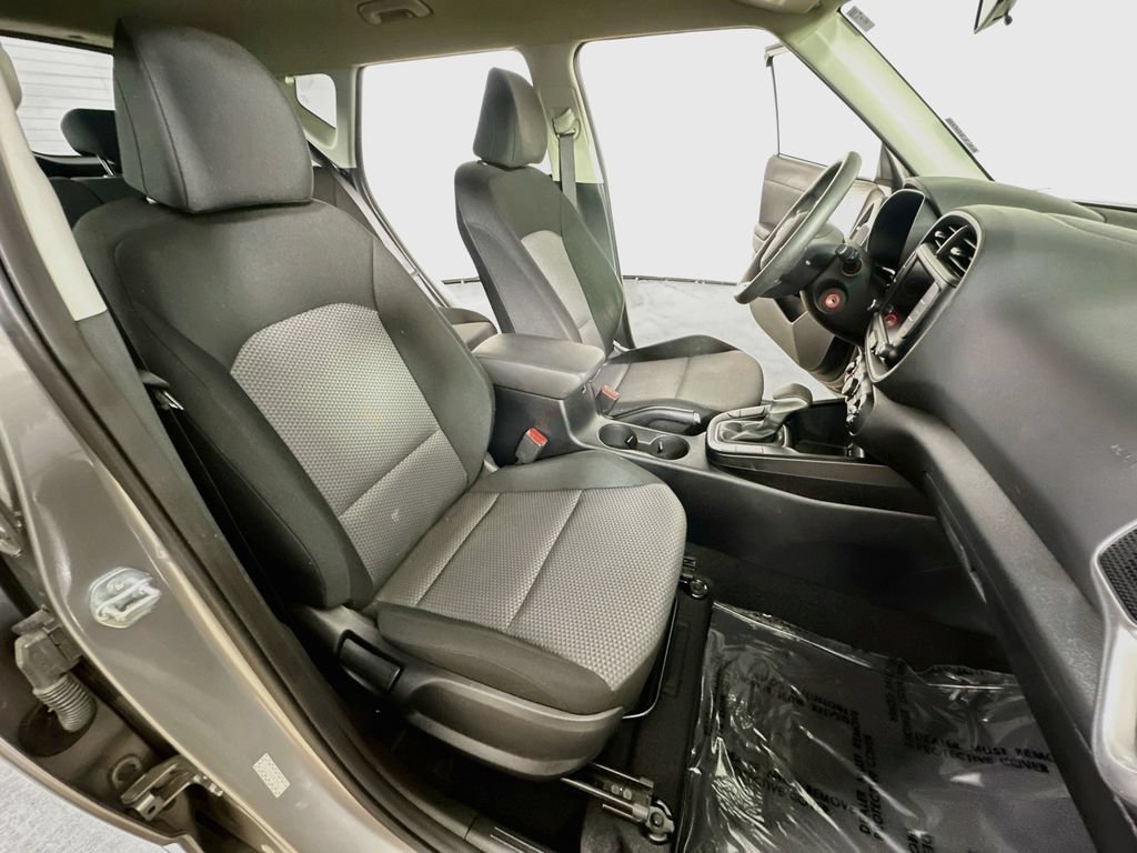 Used 2023 Kia Soul FWD image 12