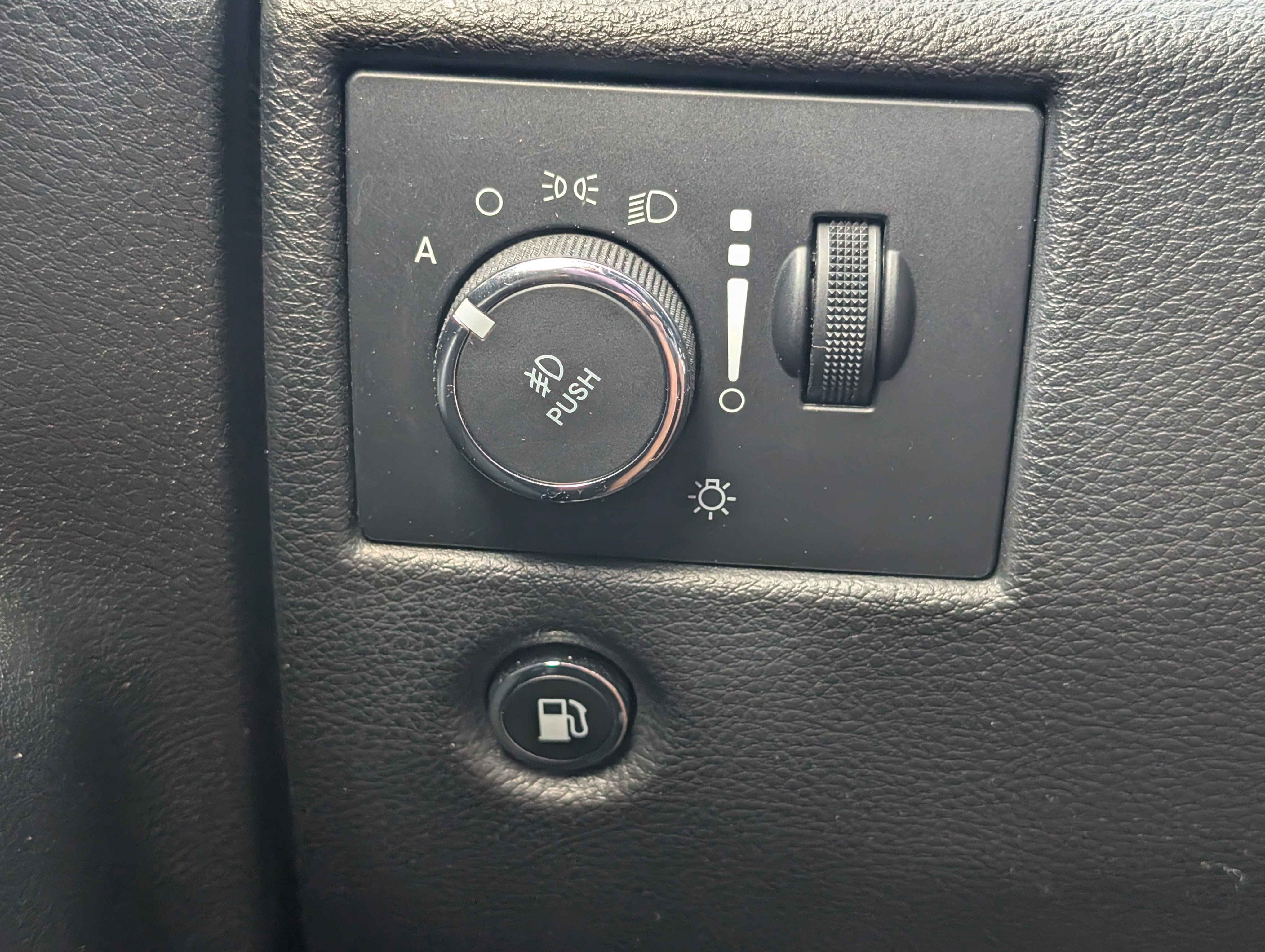 Used 2021 Jeep Grand Cherokee Limited w/ Premium Lighting Group AWD/4WD image 8