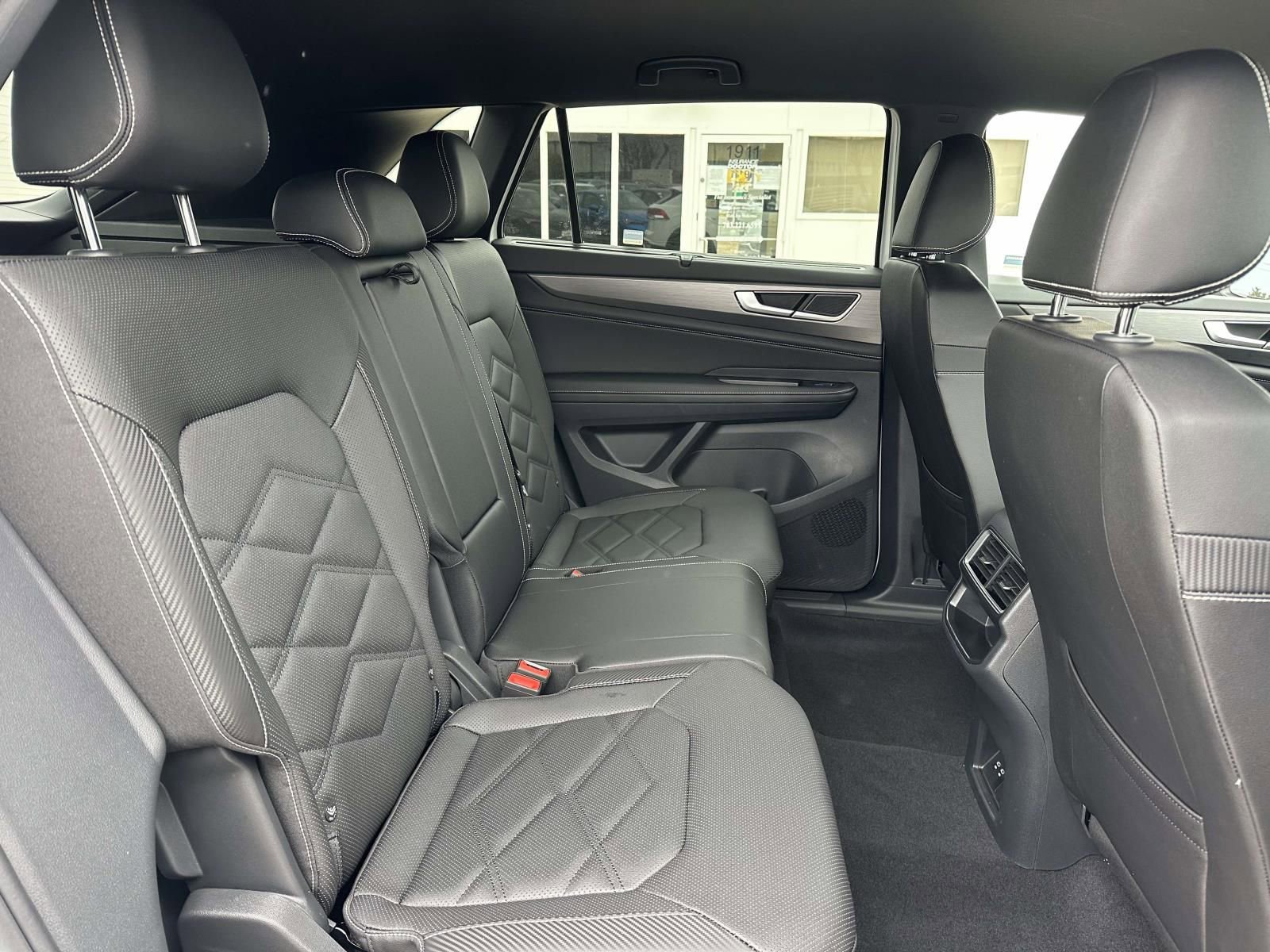 Certified 2025 Volkswagen Atlas Cross Sport SE w/ Black Wheel Package image 11