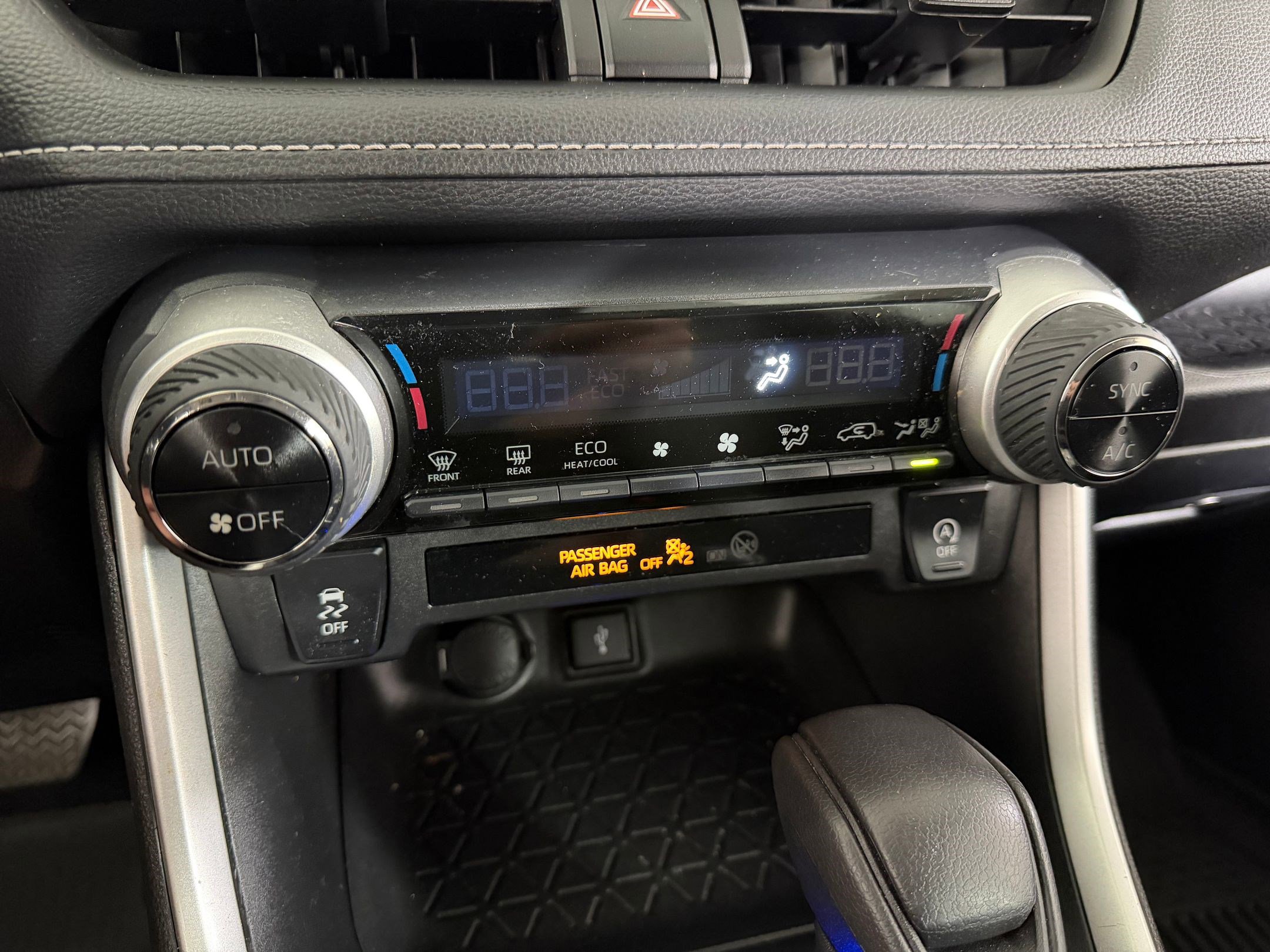 Used 2022 Toyota RAV4 XLE FWD image 15