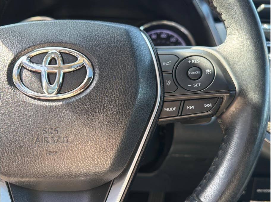 Used 2018 Toyota Camry SE w/ Audio Package FWD image 11