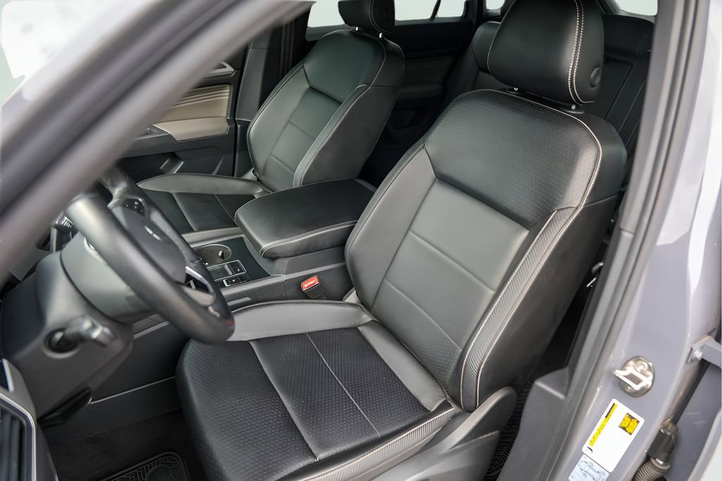 Used 2021 Volkswagen Atlas Cross Sport SE w/ Panoramic Sunroof Package FWD image 10
