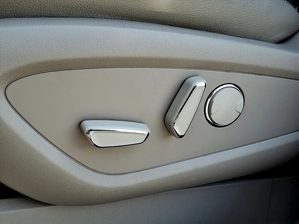 Used 2023 Lincoln Nautilus AWD image 4