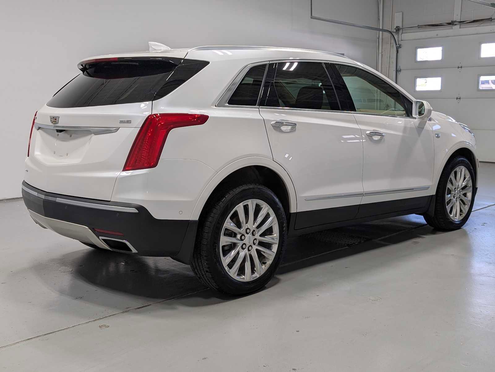 Used 2018 Cadillac XT5 Platinum w/ Driver Assist Package AWD/4WD image 5