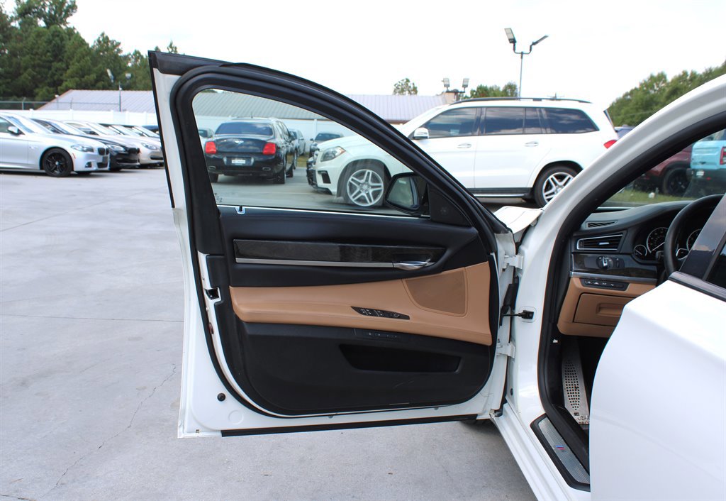 Used 2013 BMW 750Li RWD image 34