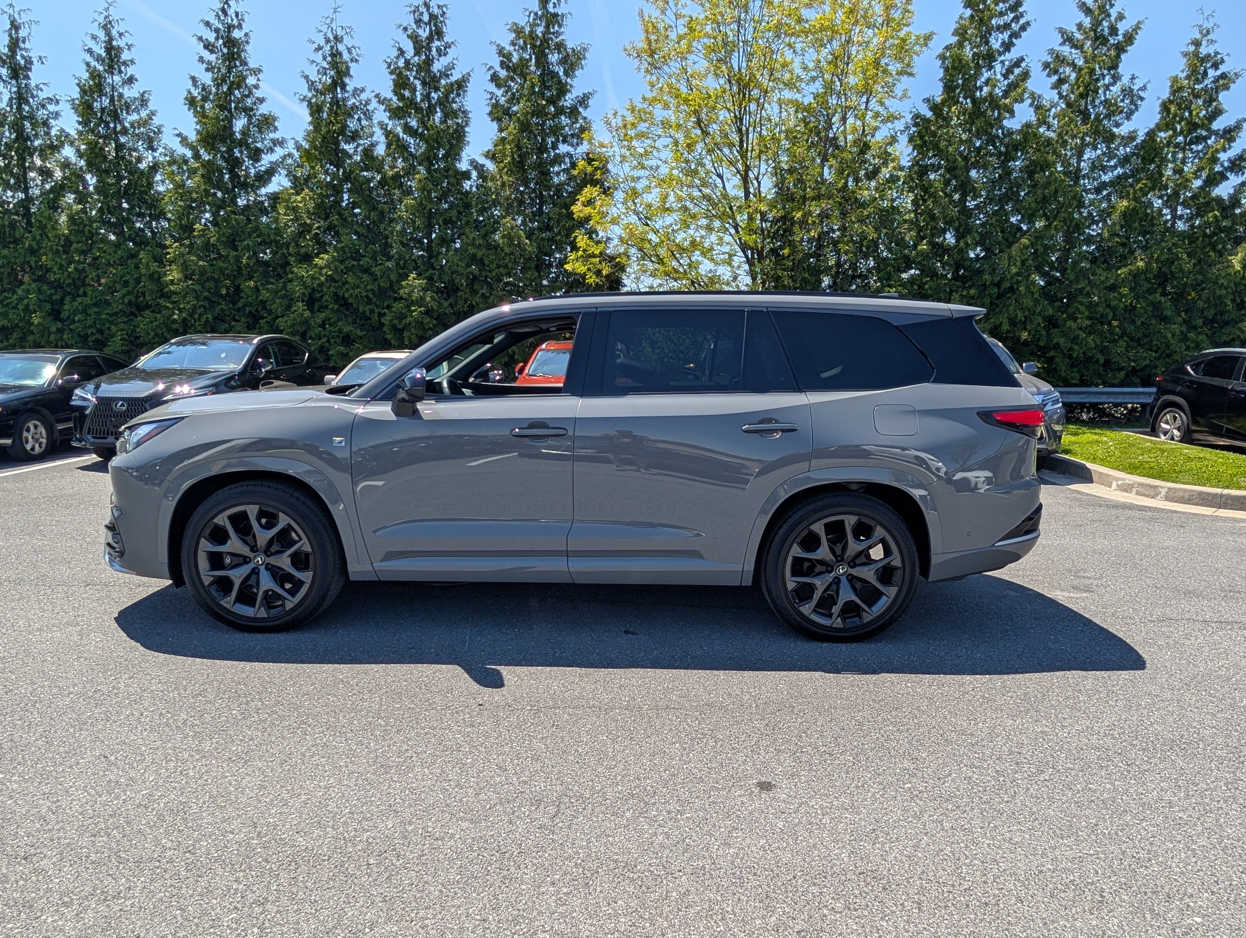 Certified 2025 Lexus TX 500h AWD w/ Technology Package image 6