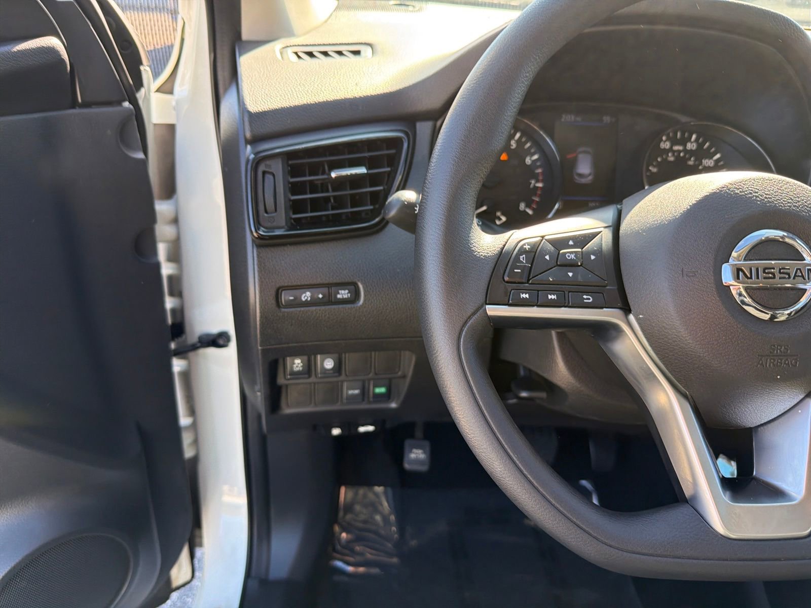 Used 2020 Nissan Rogue Sport S image 14