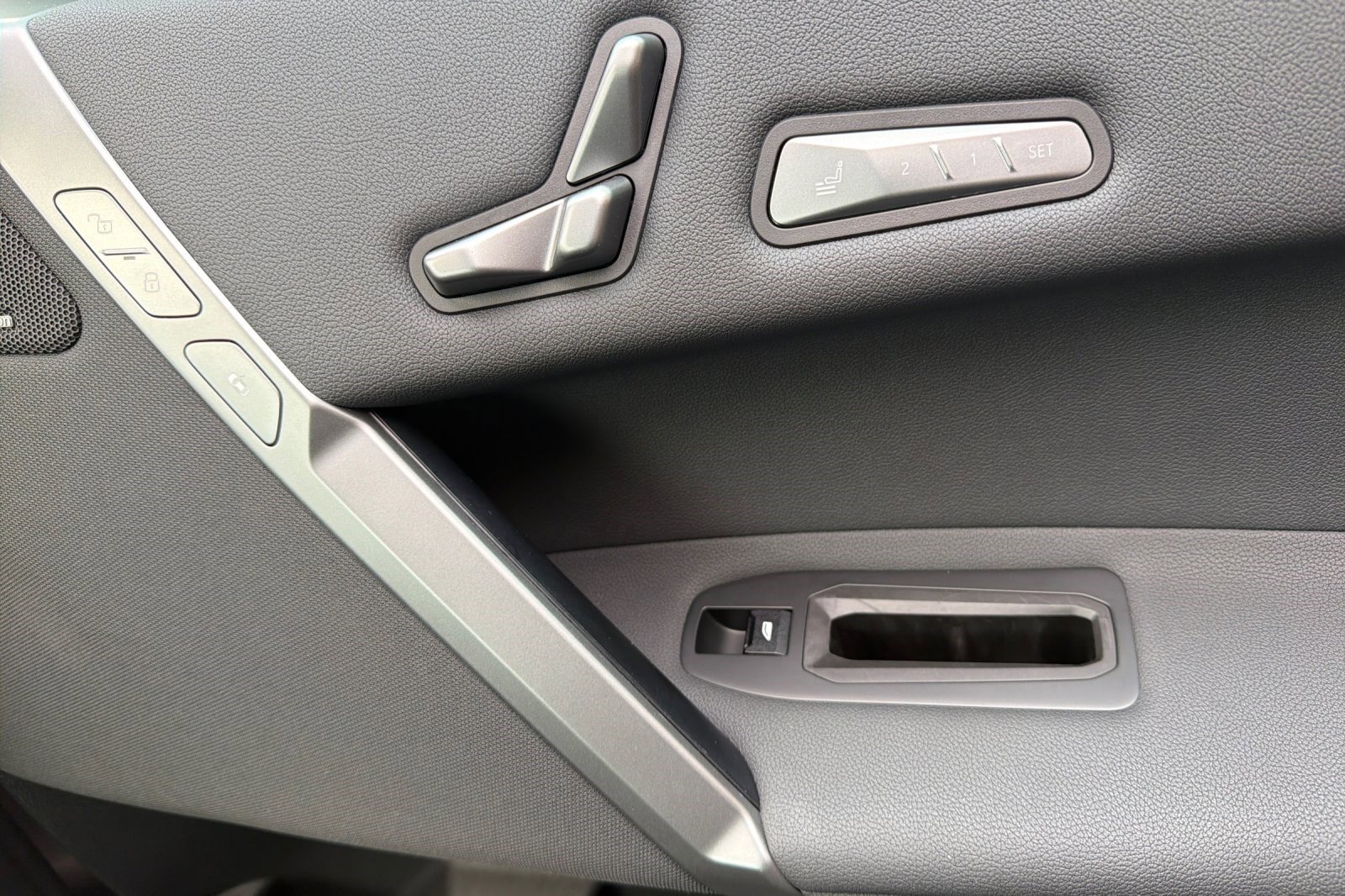 Used 2026 BMW iX xDrive45 w/ M Sport Package image 21