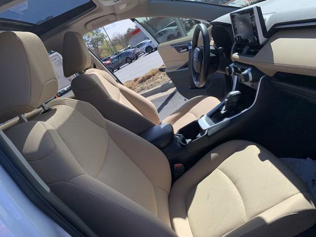 Used 2019 Toyota RAV4 XLE w/ Convenience Package image 14