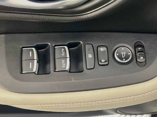 Used 2025 Honda HR-V EX-L image 12