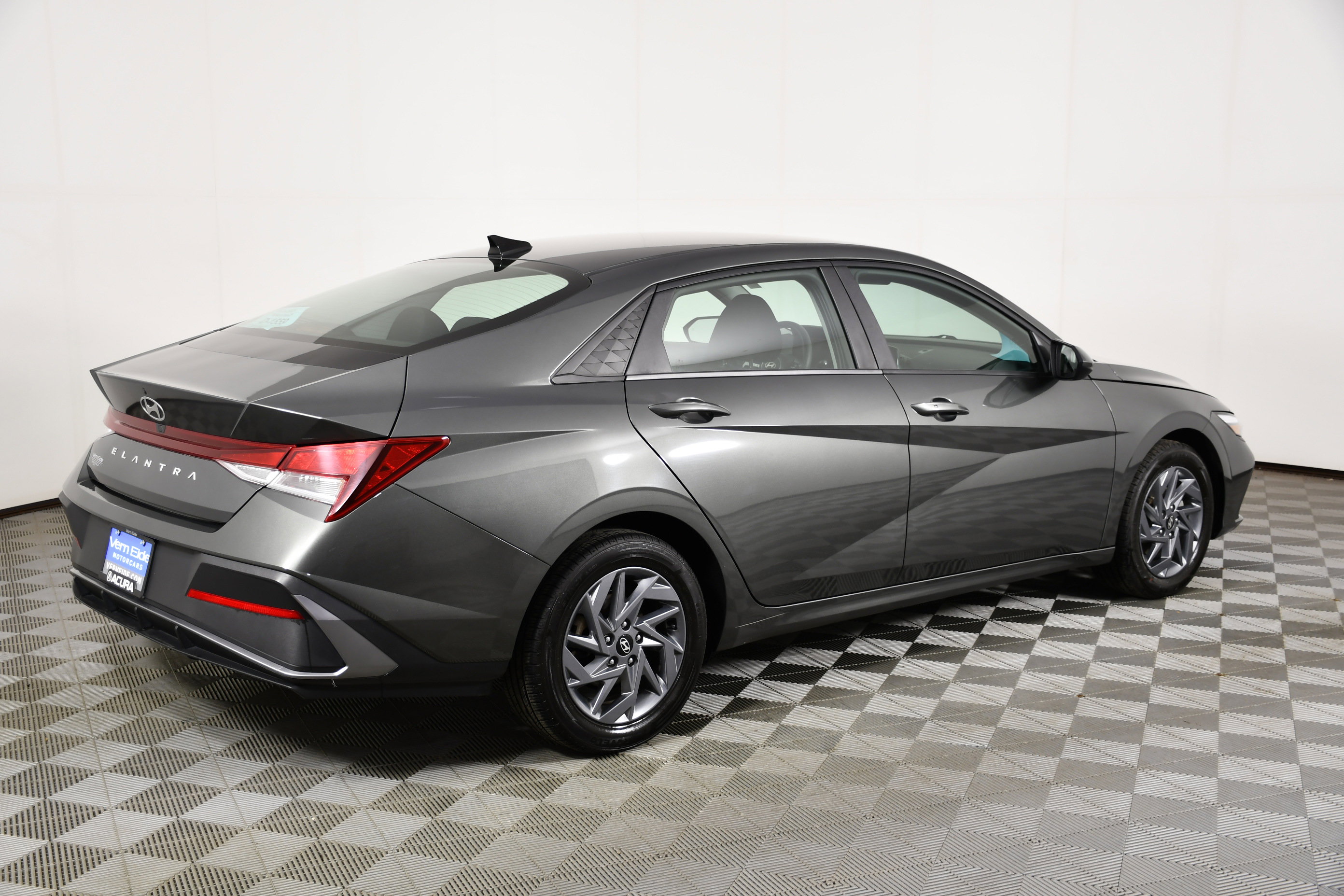 Used 2024 Hyundai Elantra SEL FWD image 6