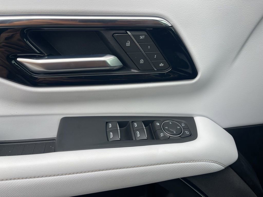 New 2025 Chevrolet Suburban Premier image 36