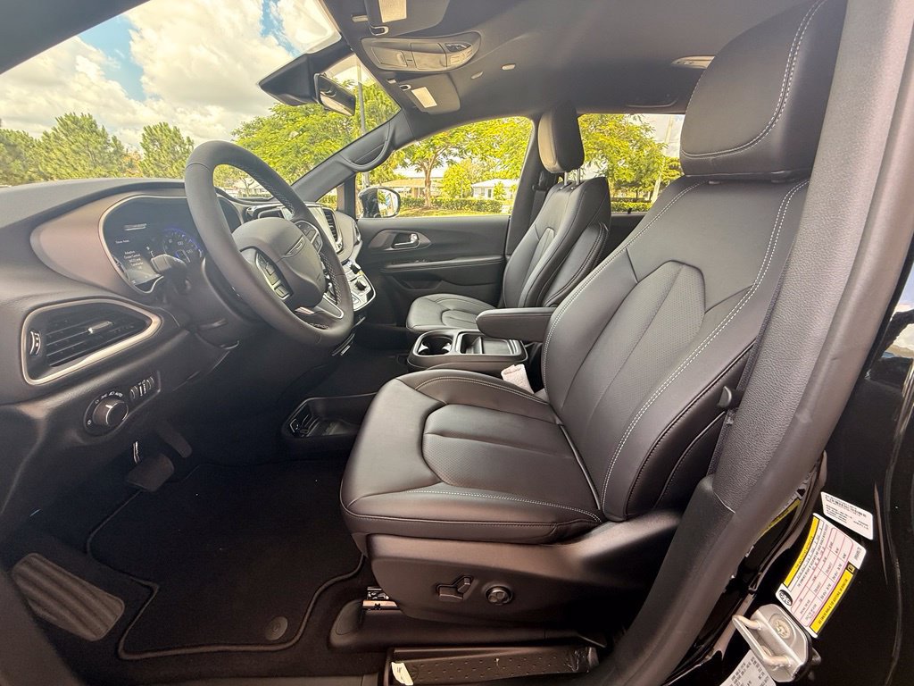 New 2027 Chrysler Pacifica LX FWD image 10