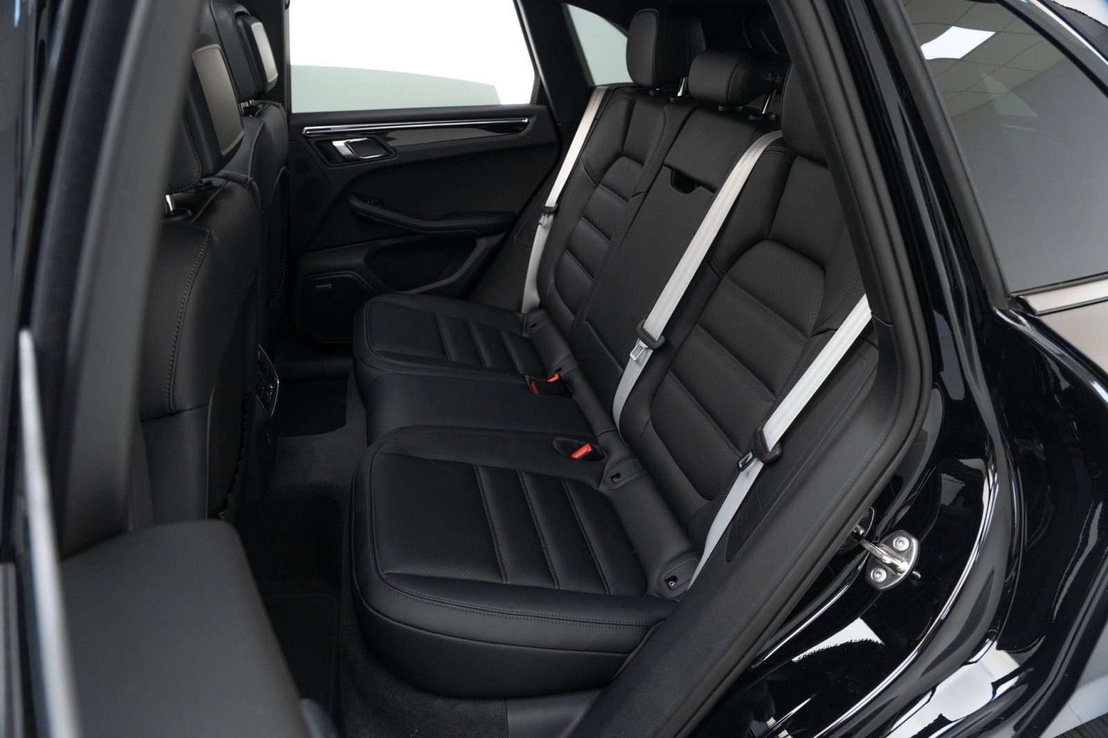 New 2025 Porsche Macan image 29