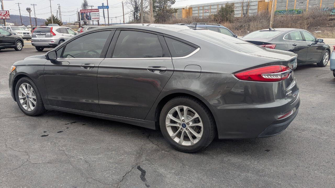 Used 2020 Ford Fusion SE image 16